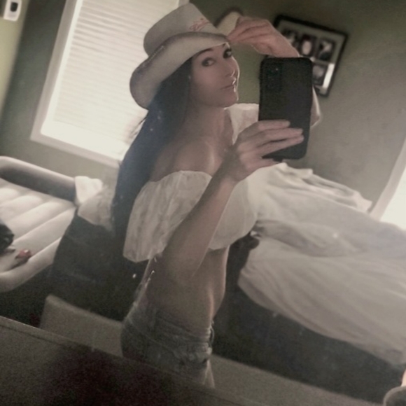 Meet your Posher, Robin - Picture 7 of 16